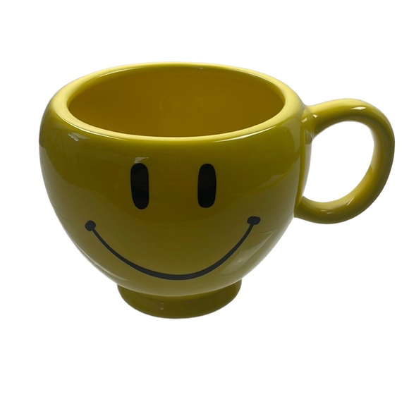 Teleflora Other - Smiley Mug Teleflora Yellow 23oz Oversized.